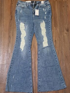 Judy Blue Distressed Light Blue Flare Jeans for women size13/31 new color blue.